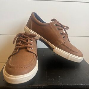 Boys Nautica shoes - size 4